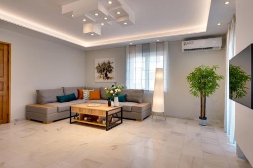 Spacious Modern 3BD Apartment