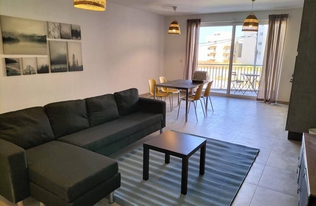 Spacious Modern apartment - sleeps 6