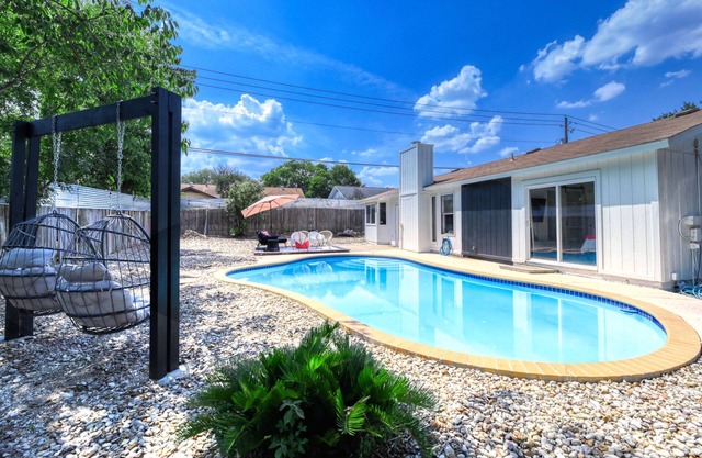 Spacious Modern Home| Pvt Pool | Free WIFI |5 Min. to Domain| 15 min to Downtown