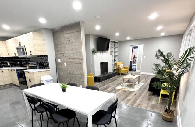 Spacious Modern Home near Furniture Market