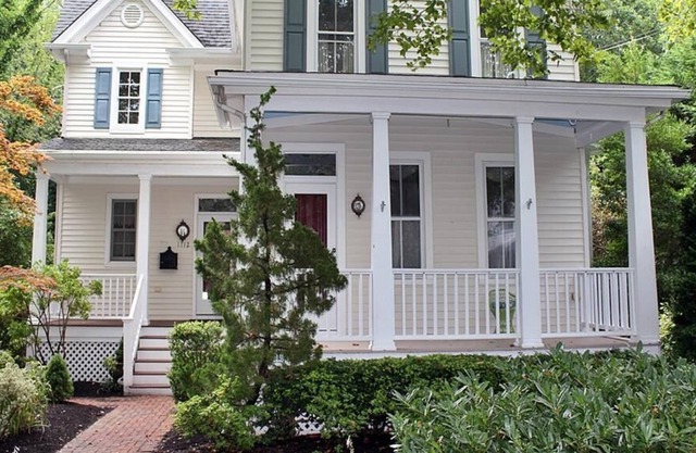 Spacious & Modern pet-friendly Victorian over 4,200 Sq Ft