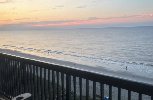 Spacious Oceanfront Condo 10th floor Ashworth w/Pools North Myrtle Beach