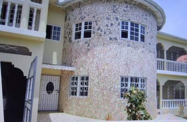 Spacious Ocho Rios Home with En-suite Family Rooms