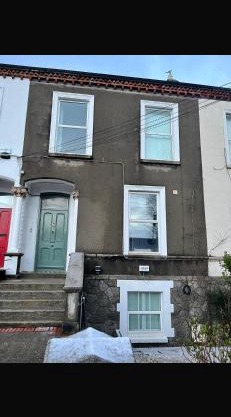 Spacious one bed apartment in the centre of Bray