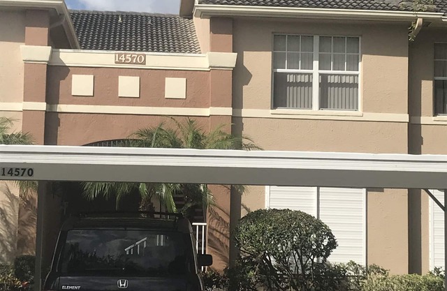 Spacious Parker Lakes Condo
