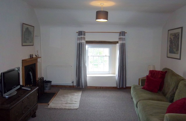 Spacious Peak District Apartment, Pets Welcome, Sleeps 2, Open Fire