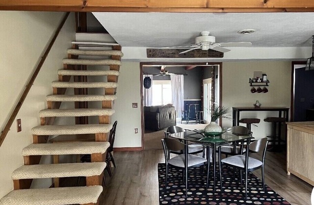Spacious Pet Friendly home near Lake & Golf Course-Sleeps 20