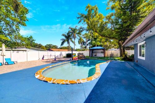 Spacious pool home minutes to downtown and all attractions