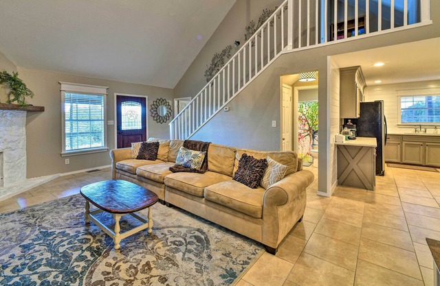 Spacious, Private & Peaceful Hill Country Retreat