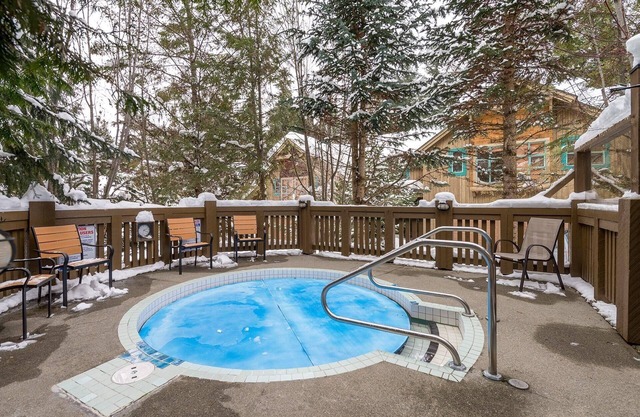 Spacious & Quiet Townhome Ideal Year-Round Location, Private Entrance