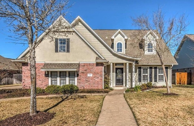 Spacious Rental with Pool 4 miles from A&M