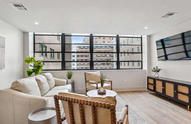 Spacious Retreat – Walk to French Quarter, Superdome! Great for Saints Games!