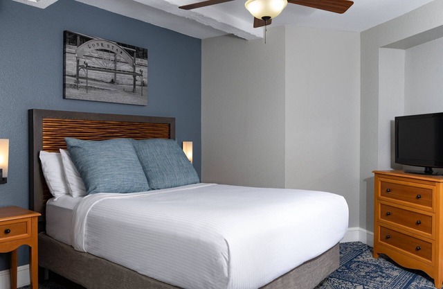 Spacious River Walk Resort close to the Alamo and Americas Oldest Stone Church