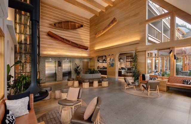 Spacious Room w/Mountain View + Private Balcony