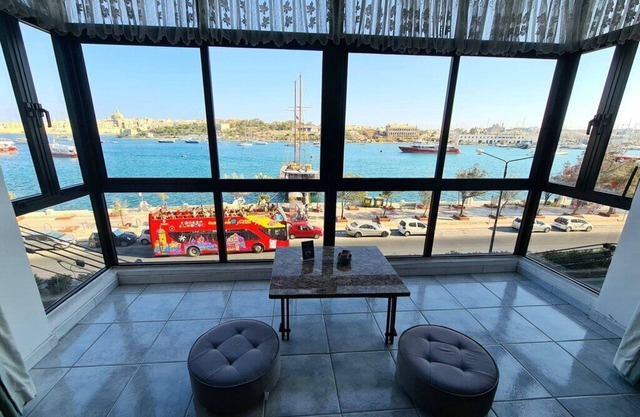 Spacious Sea View Central Apartment in Sliema