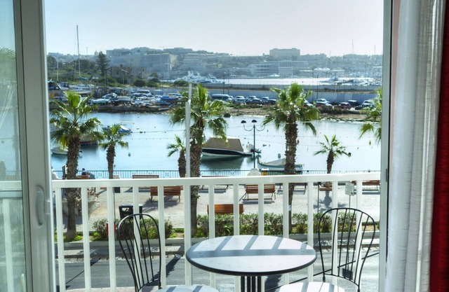 Spacious seafront 2 bedrooms with hot tub GOGZR-5