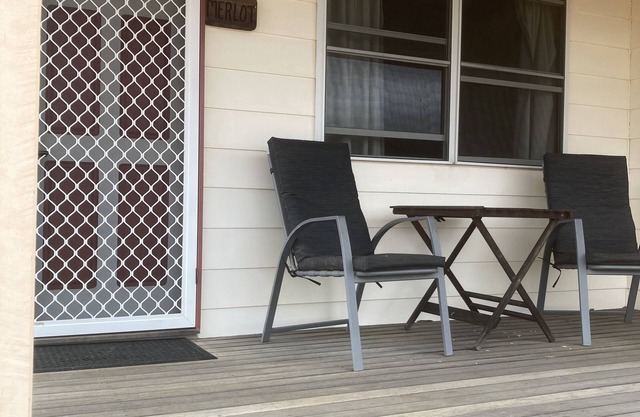 SPACIOUS SELF CONTAINED CABIN OVERLOOKING THE BUNYA MOUNTAINS