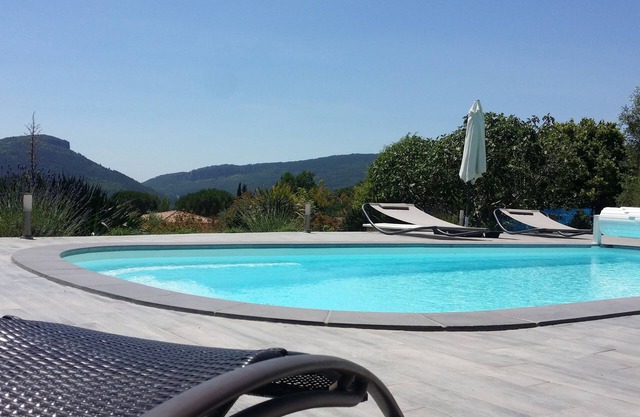 Spacious South-exposed villa with character: peaceful and warm in any season