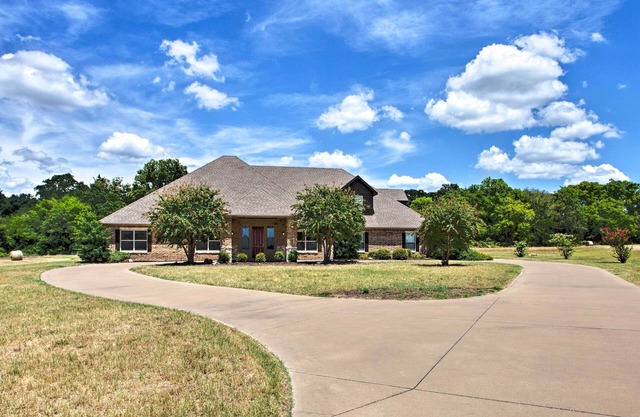 Spacious Stallion Lake Ranch Home w/Patio