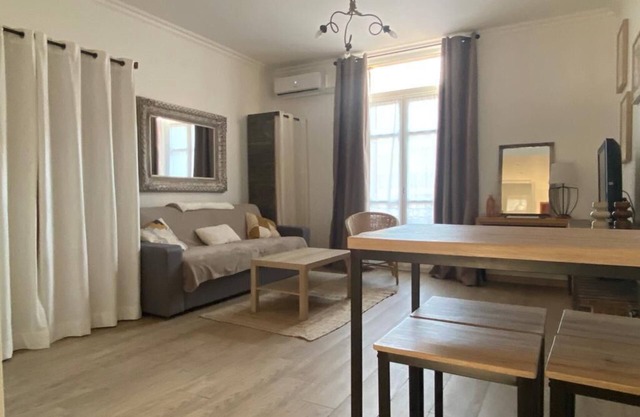 Spacious studio, ideally located