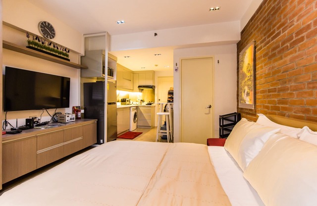 Spacious Studio with Amazing Balcony views at Greenbelt Makati