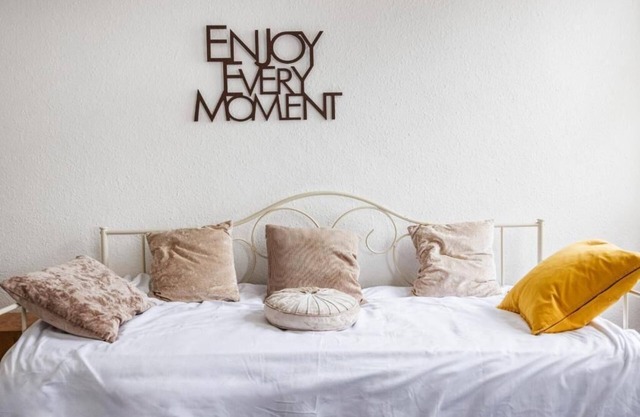 Spacious & Sunny 2BR City Centre Nr High St by Everhome Ltd
