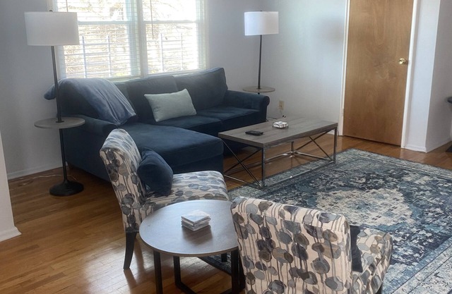 Spacious sunny two bedroom apartment in Flushing. Perfect for roommates, family.