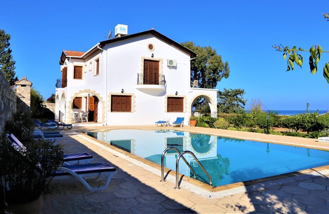 Spacious Superior Detached House, Enjoying Panoramic Sea And Mountain Views