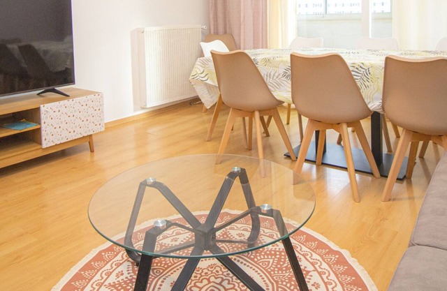 Spacious T4 Ideal for groups