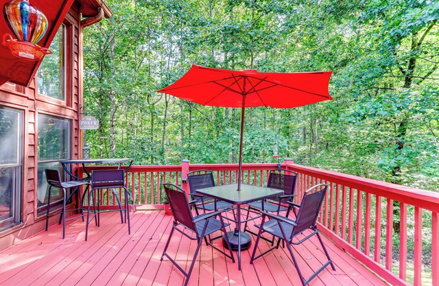 Spacious Talking Rock Cabin: Game Room, Fire Pit!