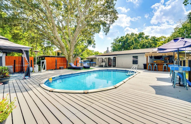 Spacious Tavares Home w/Private Outdoor Oasis!