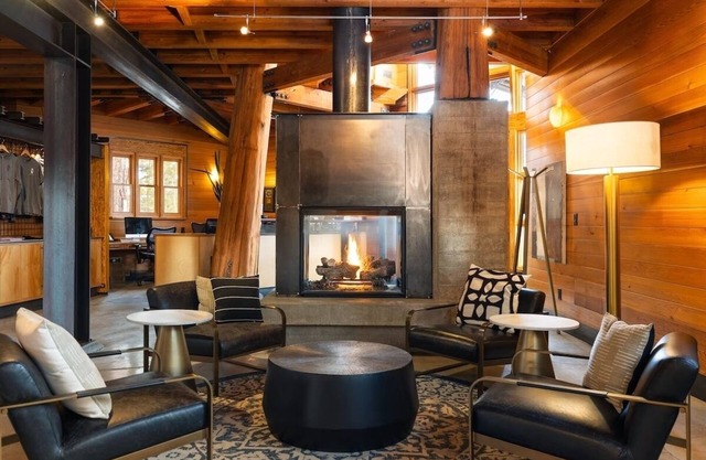 Spacious Two Queen Suite, Gravity Haus, Sauna, Close to Lake Tahoe - 2 Units