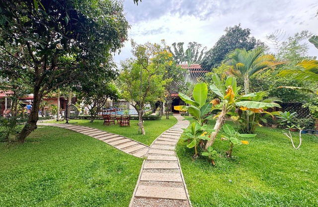 Spacious Two-villas with 5 bedrooms and AC-Share Swimming pool in Siem Reap