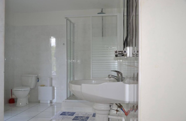 SPACIOUS VILLA APARTMENT