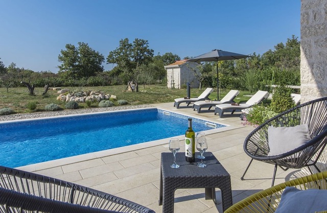 Spacious Villa for up to 8 persons with private pool, garden, BBQ, A/C