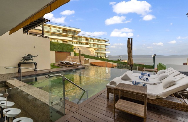 Spacious villa in brilliant Bucerías with AC, Chef, Pool