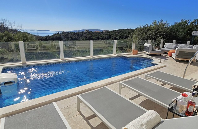 Spacious villa with pool, 300m to beach, private location, sea views, terraces