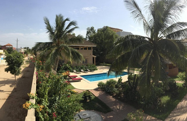 Spacious villa with pool for 6-8 people, close to the beach