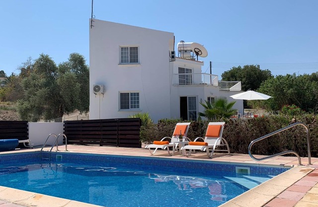 Spacious Villa With Private Pool, sea and Mountain Views