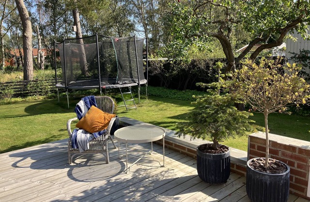 Spacious villa with large garden near beach, shops and golf