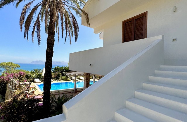 Spacious villa with swimming pool