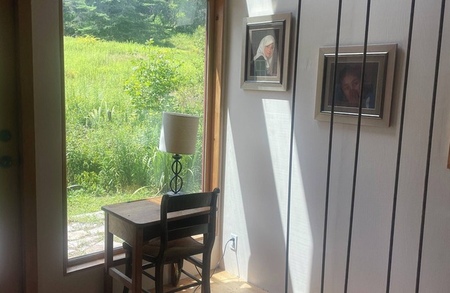 Spacious Willow Cabin with attached pool in Wild and Wonderful West Fulton!