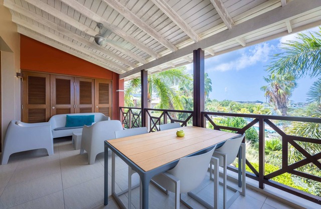 Spanish Water Apartments - Balcony B5