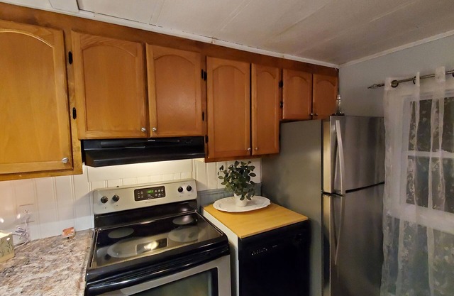 Sparkling 2 bdrm home a few minutes from beach & lighthouse