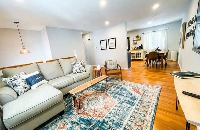 Sparkling Clean Saratoga home near SPAC & Track Pets