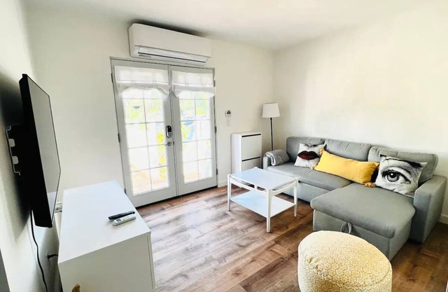 Sparkling clean fully remodeled 1 bed 1 bath house
