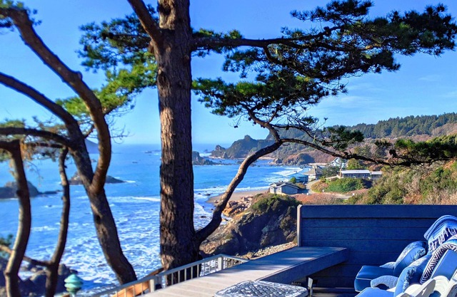 Sparkling Clean, Private & Quiet! Amazing Ocean Views [6]