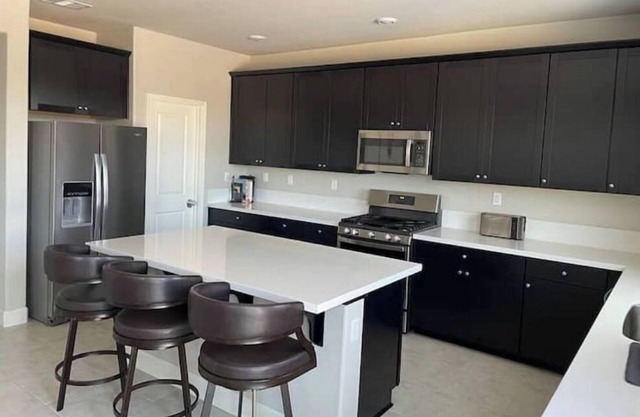 Sparks/Reno - 4BD/2.5BA Getaway