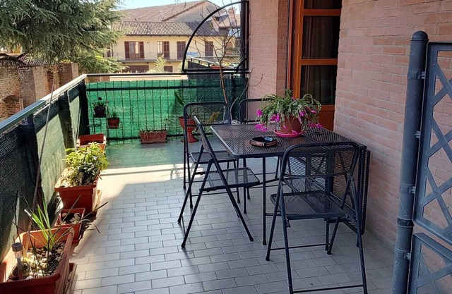 Spazioso Bilocale con Ampio Terrazzo, in Zona Tranquilla Vicino al Centro