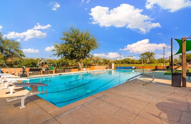 SPECIAL Country Club Getaway/Gemshow /Cycling /Golf
